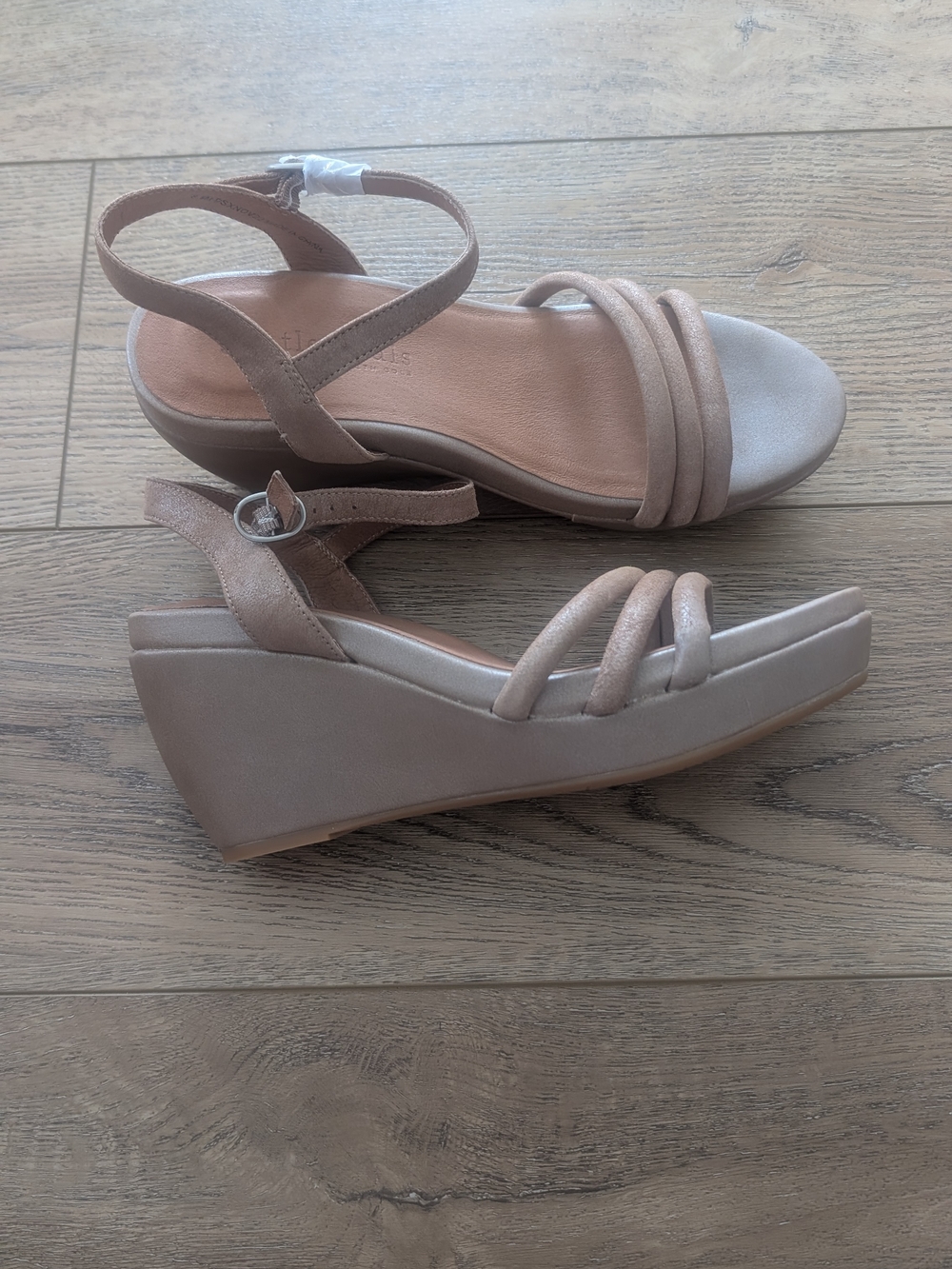 Gentle Souls Womens Tan Strappy Slingback Sandals - Picture 4 of 12